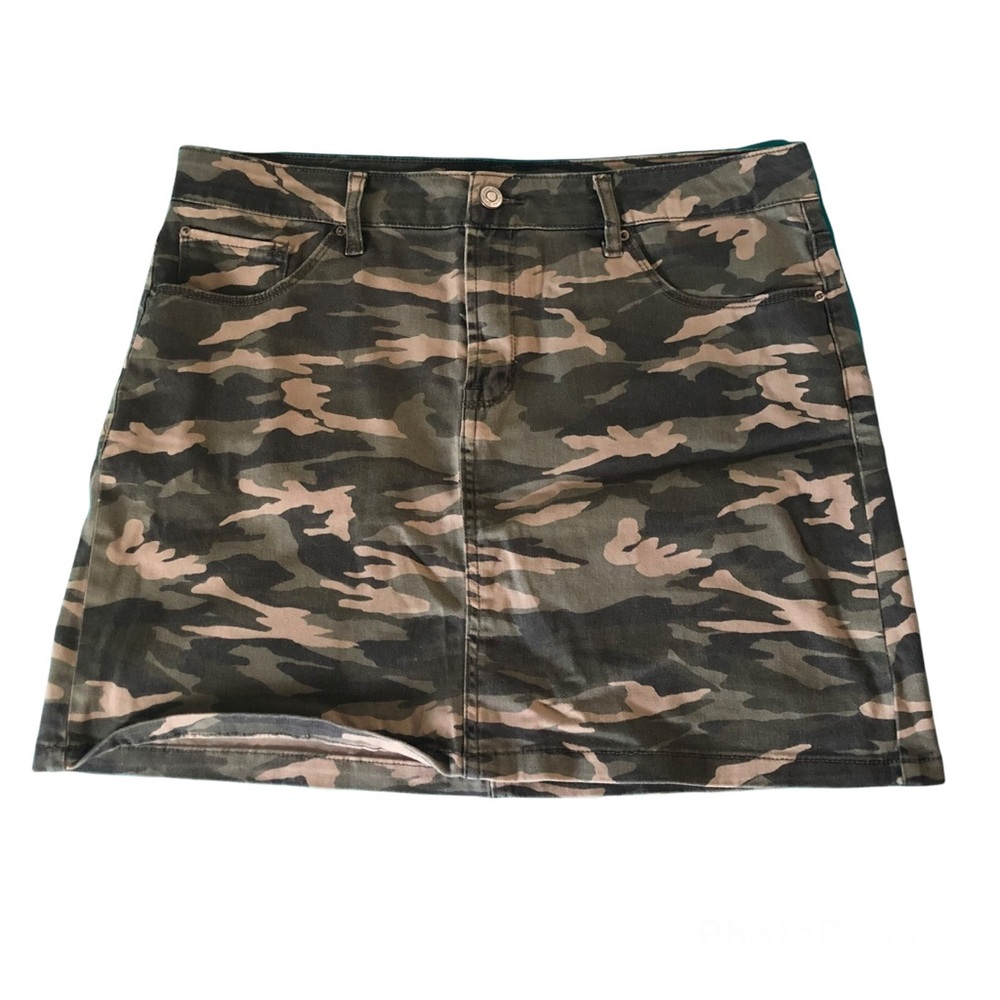 Kensie green camouflage mini skirt